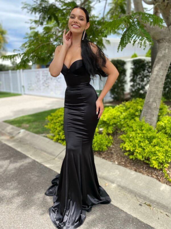 mermaid type, body fit, sexy back, black, formal gown