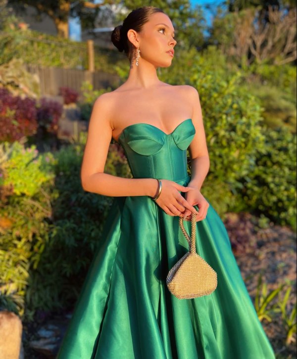 tube type, backless, with slit, emerald, formal gown