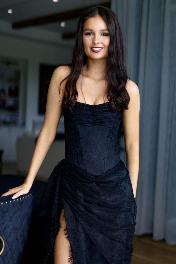 Bella Black (2)