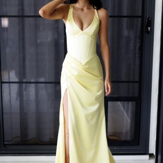 Holly Yellow Vanity (4)