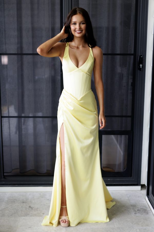 Holly Yellow Vanity (4)