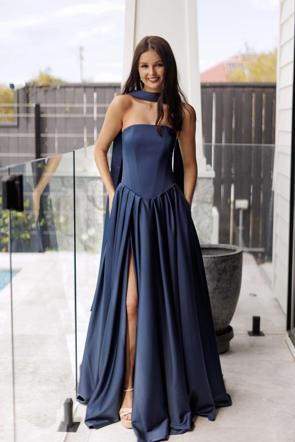 Isabelle Navy Vanity (1)
