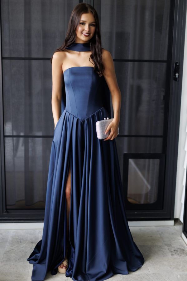 Isabelle Navy Vanity (10)