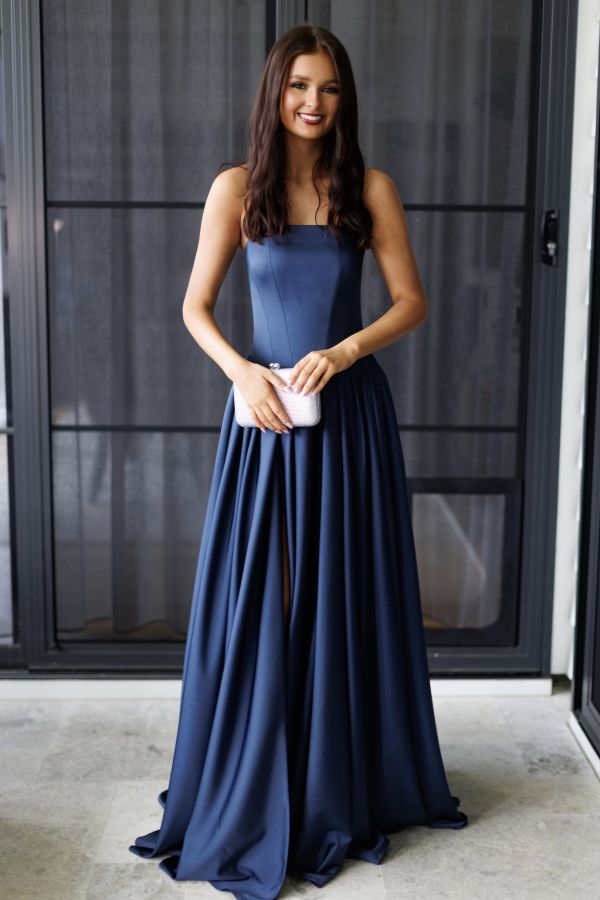 Isabelle Navy Vanity (2)