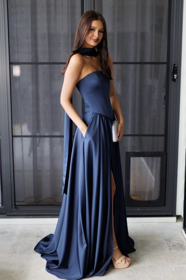 Isabelle Navy Vanity (4)