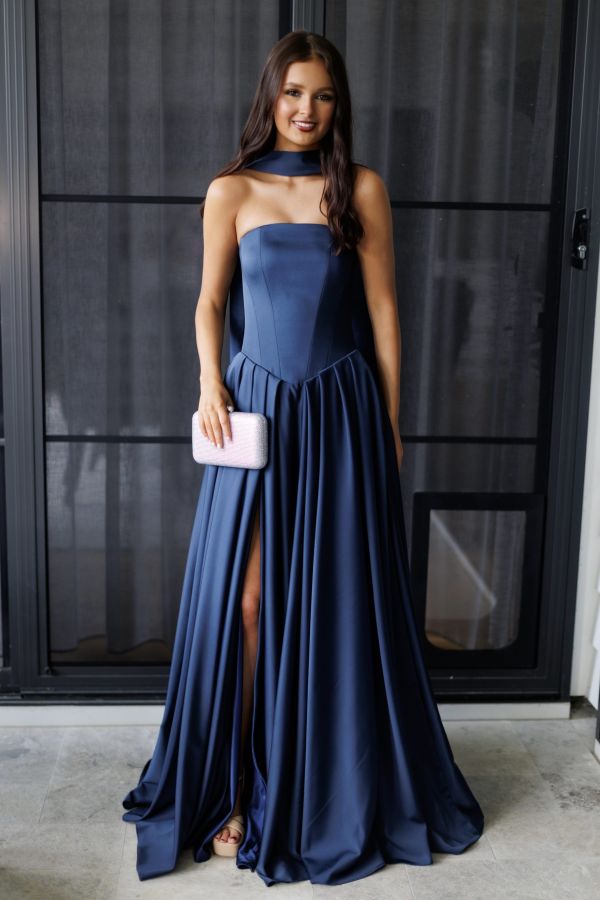 Isabelle Navy Vanity (9)